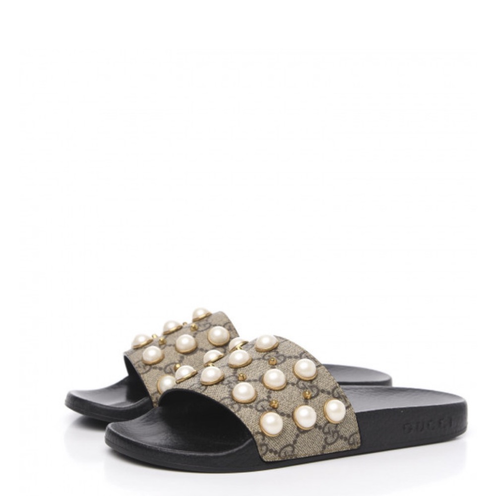 GUCCI
GG Supreme Monogram Pearls Slide Sandals 35 Beige